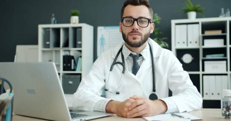 YouTube para Médico Especialista: Guia de Autoridade